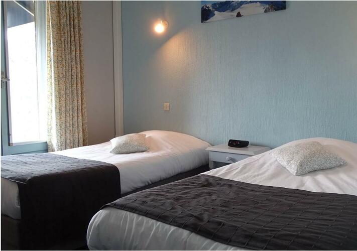 Hôtel pas cher à Roussillon en Isère. chambres confortables avec salle de bain privée douche ou baignoire. Soirées étape.